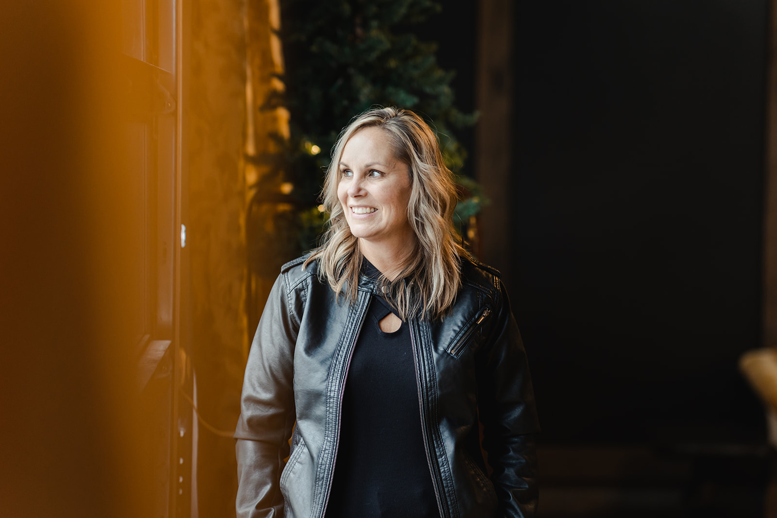 Casey Gromer, seasoned Fractional Integrator and Strategic Growth Advisor with MBA and 25+ years of Fortune 100 leadership, helping 70+ businesses scale profitably and host of the Female Founders Breaking Boundaries podcast.